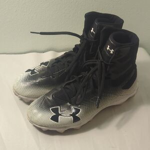 Mens Under Armour (3000183-001) Highlight Football Cleats Black&White size 8